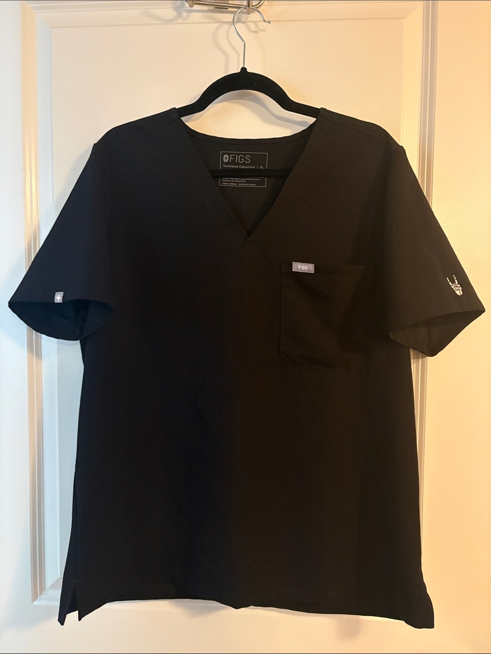 Figs Embroidered Black V-Neck Short Sleeve Scrub Top